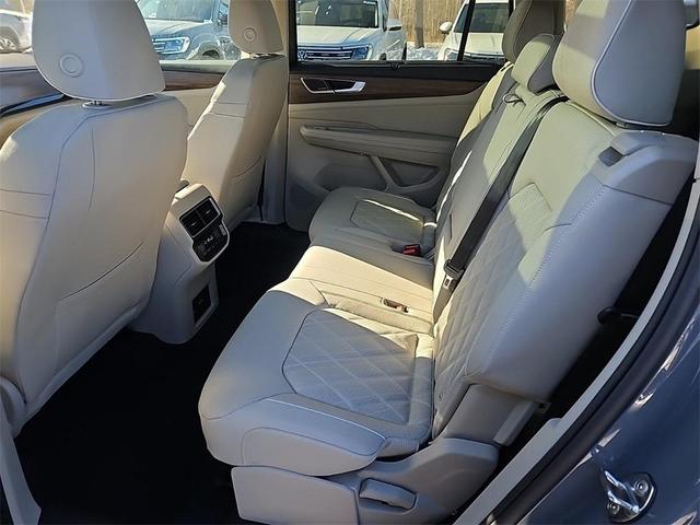 Photo of 2025 Pure Gray Volkswagen Atlas