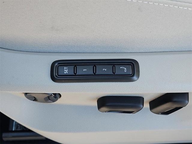 Photo of 2025 Pure Gray Volkswagen Atlas