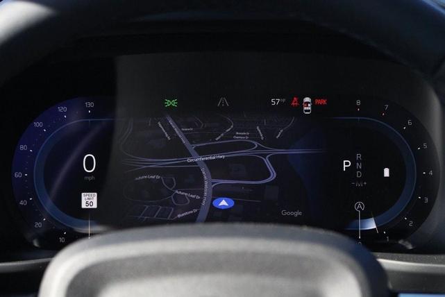 Photo of 2025 Crystal White Pearl Volvo XC40