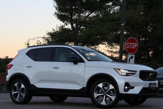 Photo of 2025 Crystal White Pearl Volvo XC40