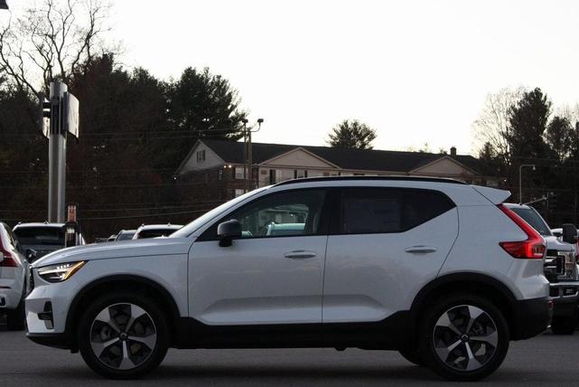 Photo of 2025 Crystal White Pearl Volvo XC40