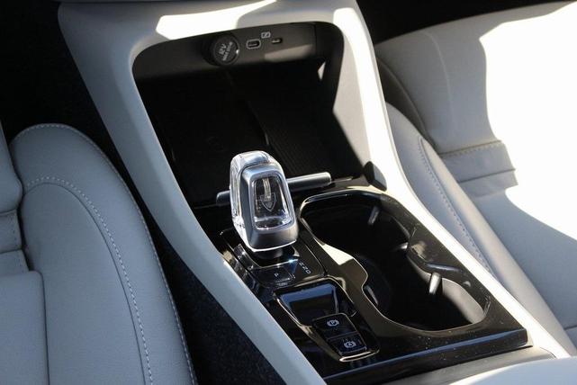 Photo of 2025 Crystal White Pearl Volvo XC40