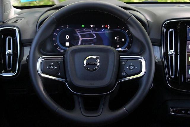 Photo of 2025 Onyx Black Volvo XC40