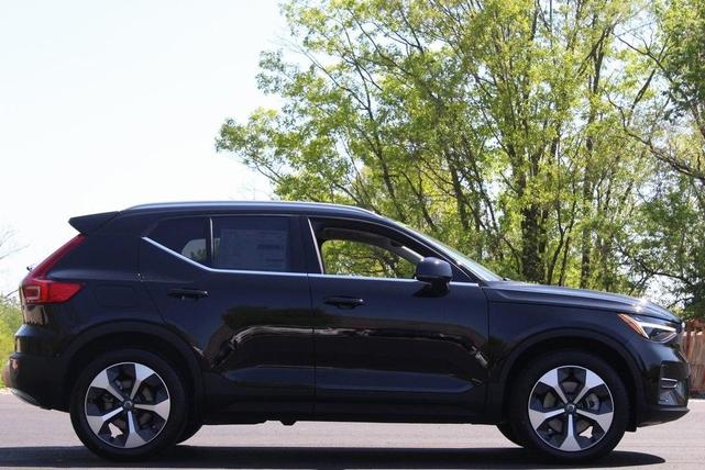 Photo of 2025 Onyx Black Volvo XC40