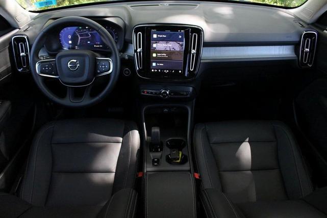 Photo of 2025 Onyx Black Volvo XC40