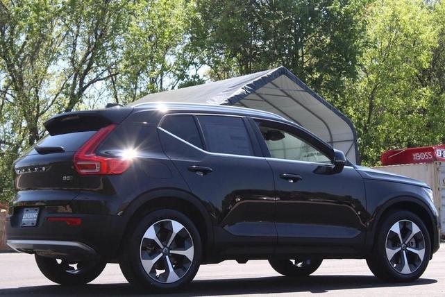 Photo of 2025 Onyx Black Volvo XC40