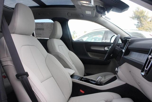 Photo of 2025 Crystal White Pearl Volvo XC40