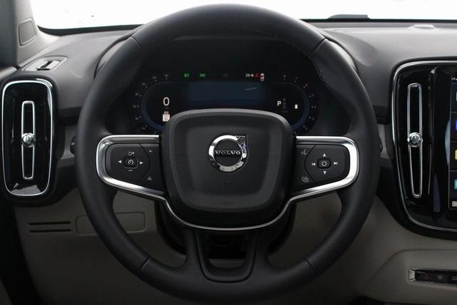 Photo of 2025 Crystal White Pearl Volvo XC40