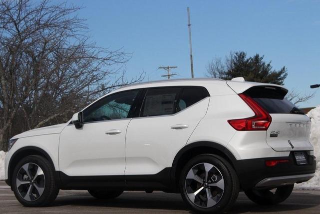 Photo of 2025 Crystal White Pearl Volvo XC40