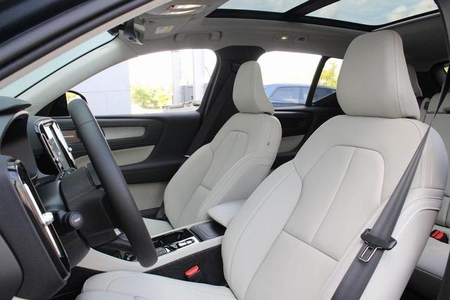 Photo of 2026 Denim Blue Volvo XC40
