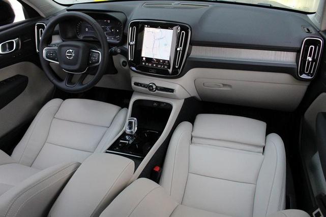 Photo of 2026 Denim Blue Volvo XC40