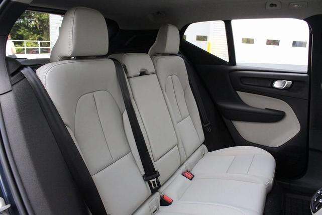 Photo of 2026 Denim Blue Volvo XC40