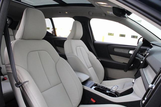 Photo of 2026 Denim Blue Volvo XC40