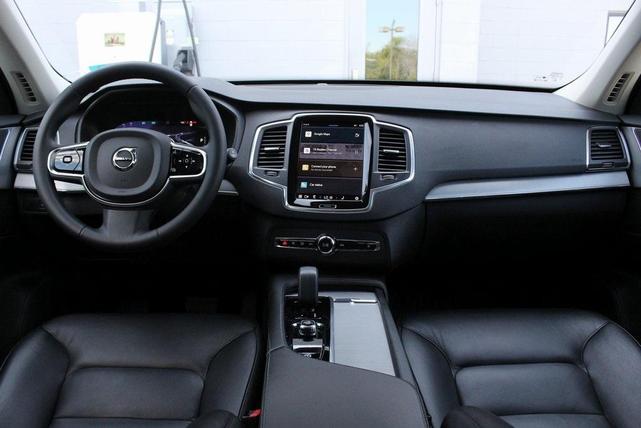 Photo of 2023 Crystal White Metallic Volvo XC90