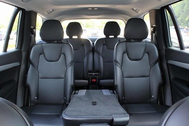 Photo of 2023 Crystal White Metallic Volvo XC90