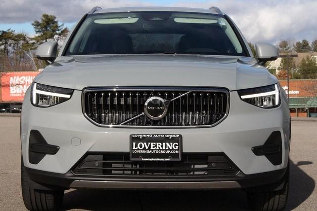 Photo of 2025 Vapour Gray Volvo XC40