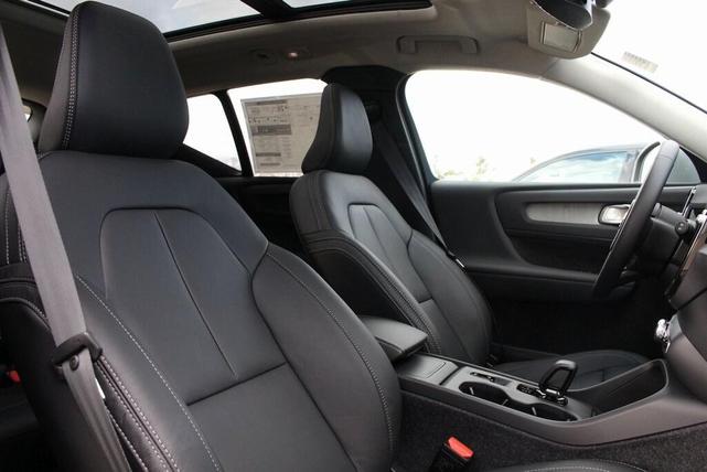 Photo of 2025 Vapour Gray Volvo XC40
