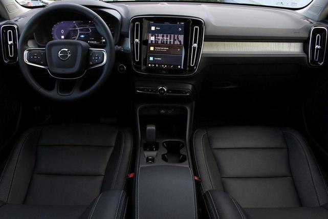 Photo of 2025 Vapour Gray Volvo XC40