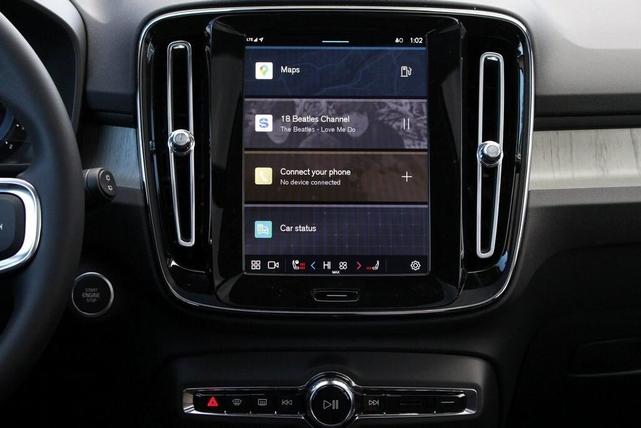 Photo of 2025 Vapour Gray Volvo XC40