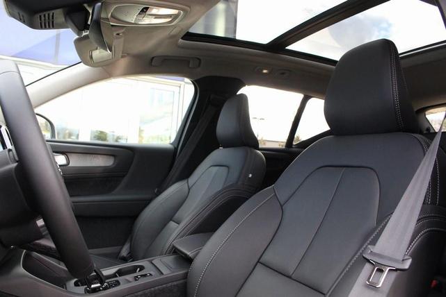 Photo of 2025 Vapour Gray Volvo XC40