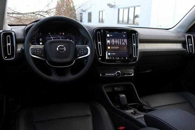 Photo of 2025 Vapour Gray Volvo XC40