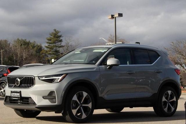 Photo of 2025 Vapour Gray Volvo XC40