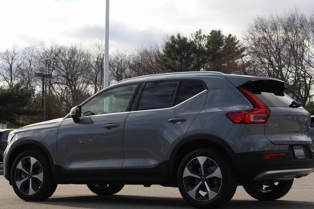 Photo of 2025 Vapour Gray Volvo XC40
