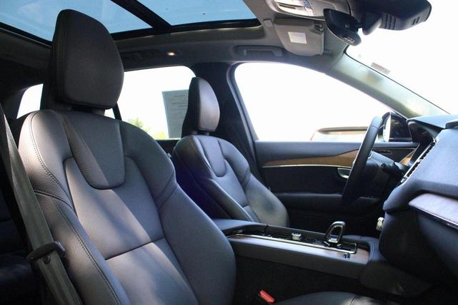 Photo of 2024 Onyx Black Metallic Volvo XC90