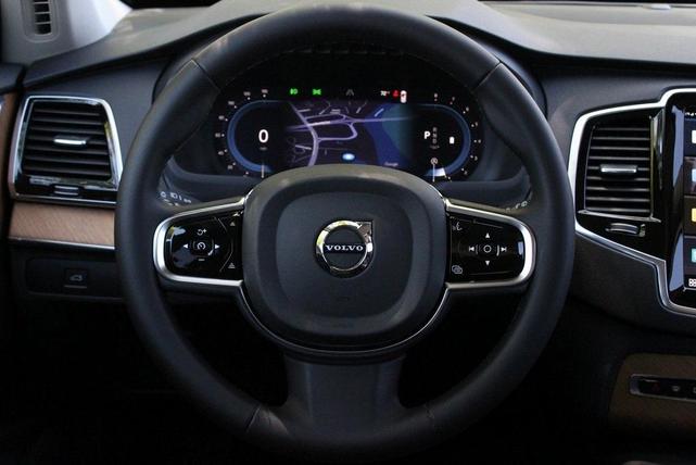 Photo of 2024 Onyx Black Metallic Volvo XC90