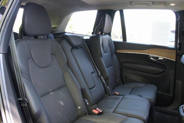 Photo of 2024 Onyx Black Metallic Volvo XC90