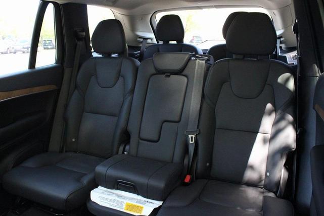Photo of 2024 Onyx Black Metallic Volvo XC90