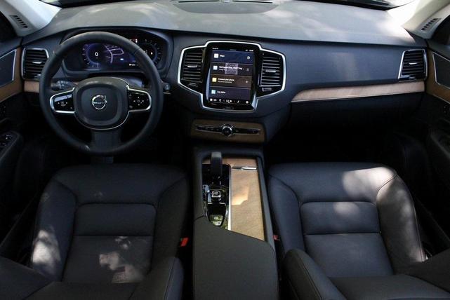 Photo of 2024 Onyx Black Metallic Volvo XC90