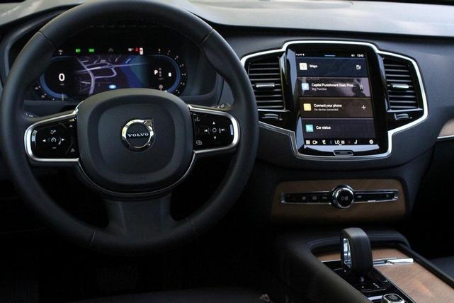 Photo of 2024 Onyx Black Metallic Volvo XC90