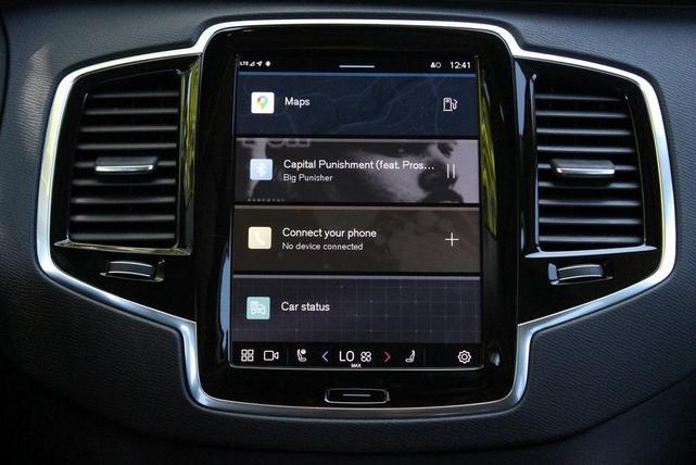 Photo of 2024 Onyx Black Metallic Volvo XC90