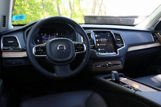 Photo of 2024 Onyx Black Metallic Volvo XC90