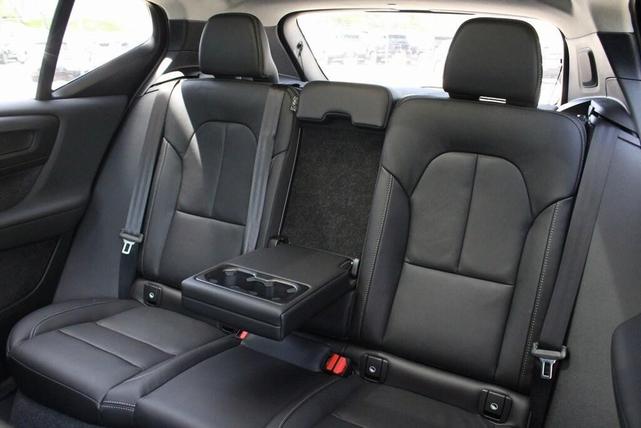 Photo of 2025 Vapour Gray Volvo XC40