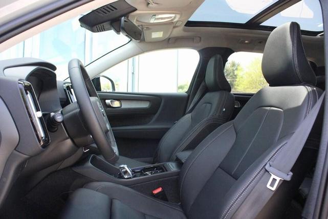 Photo of 2025 Vapour Gray Volvo XC40