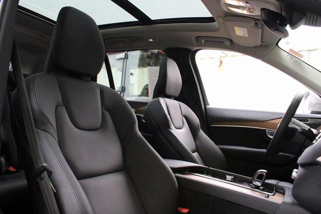 Photo of 2024 Silver Volvo XC90