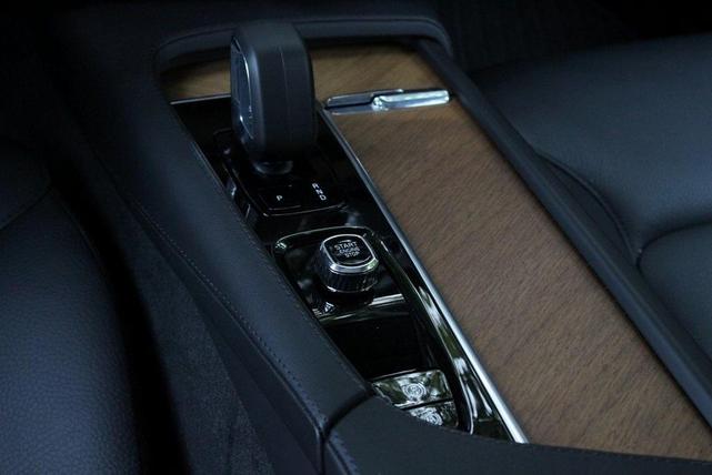 Photo of 2024 Silver Volvo XC90