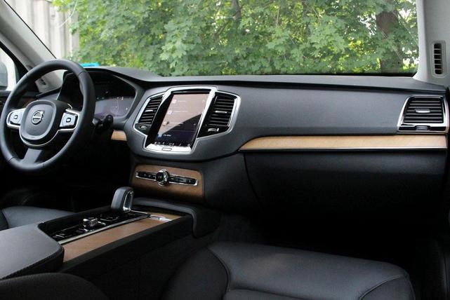 Photo of 2024 Silver Volvo XC90