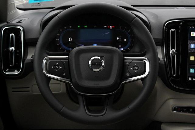 Photo of 2024 Crystal White Volvo XC40