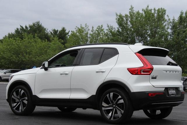Photo of 2024 Crystal White Volvo XC40