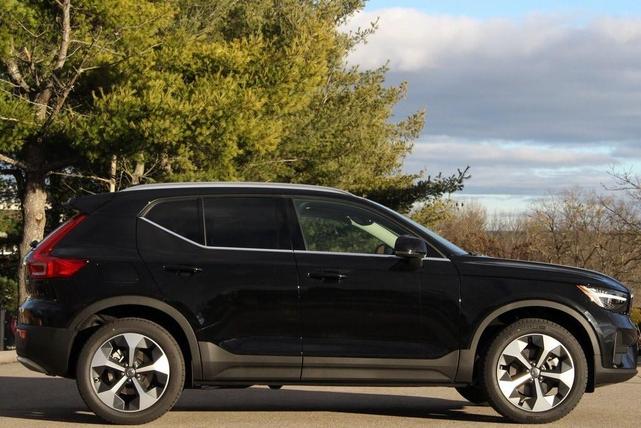 Photo of 2025 Onyx Black Volvo XC40