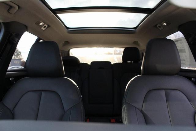 Photo of 2025 Onyx Black Volvo XC40