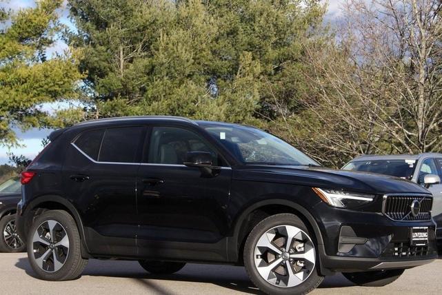 Photo of 2025 Onyx Black Volvo XC40