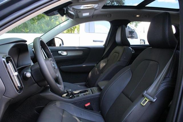Photo of 2026 Denim Blue Volvo XC40