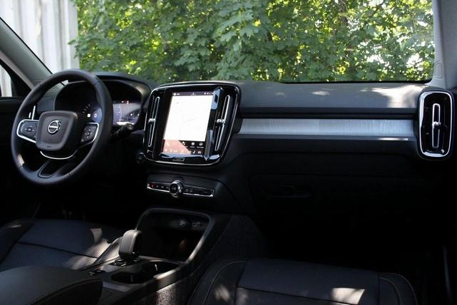 Photo of 2026 Denim Blue Volvo XC40