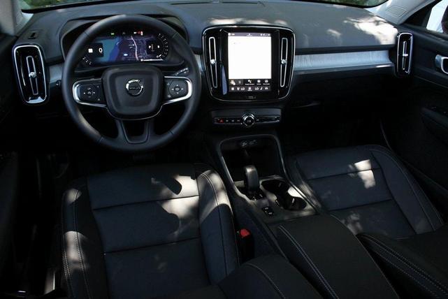 Photo of 2026 Denim Blue Volvo XC40