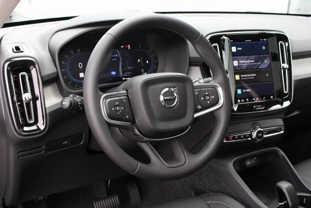 Photo of 2025 Onyx Black Volvo XC40
