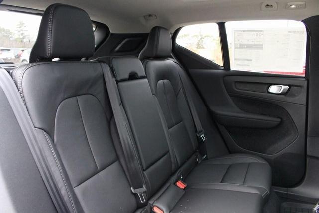 Photo of 2025 Onyx Black Volvo XC40
